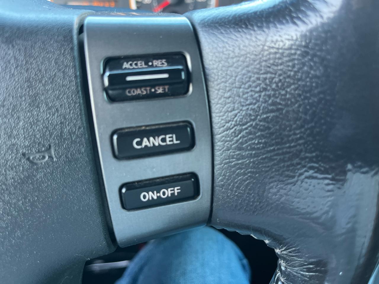 Nissan Titan LE Crew Cab 2WD SWB 2010