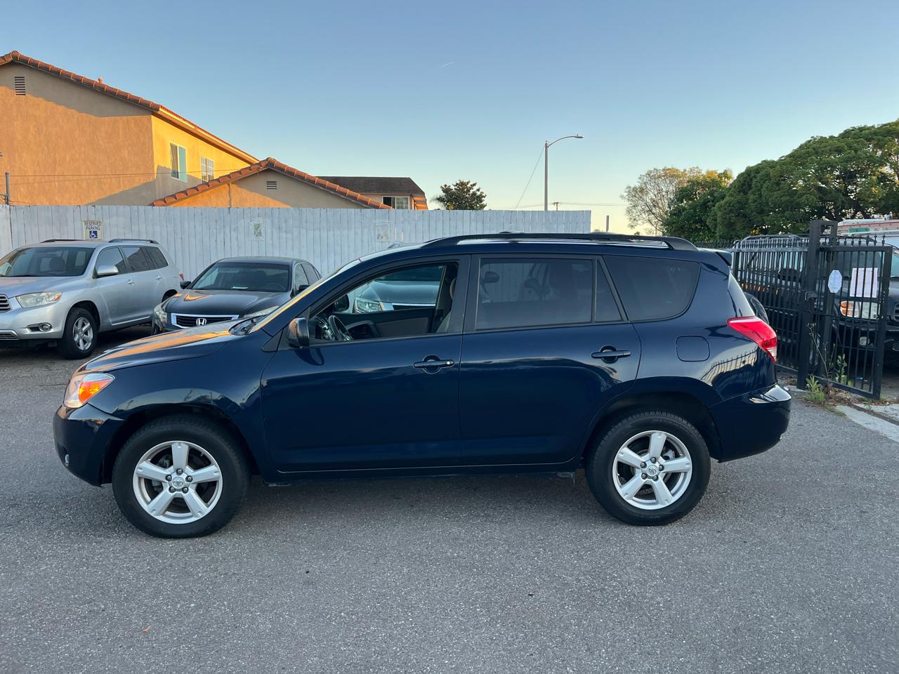 Toyota RAV4 Base I4 2WD 2007