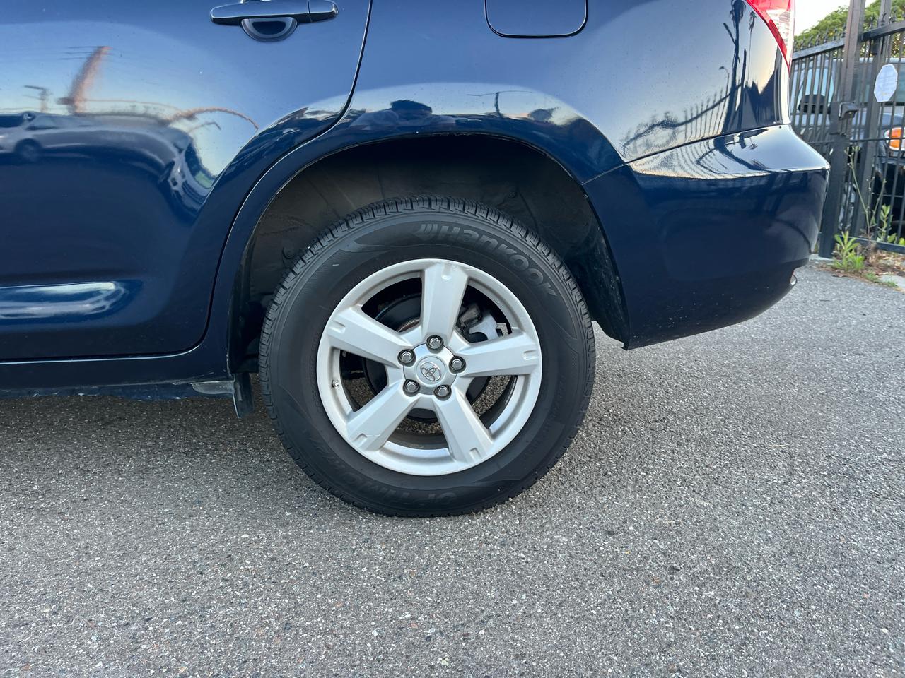 Toyota RAV4 Base I4 2WD 2007