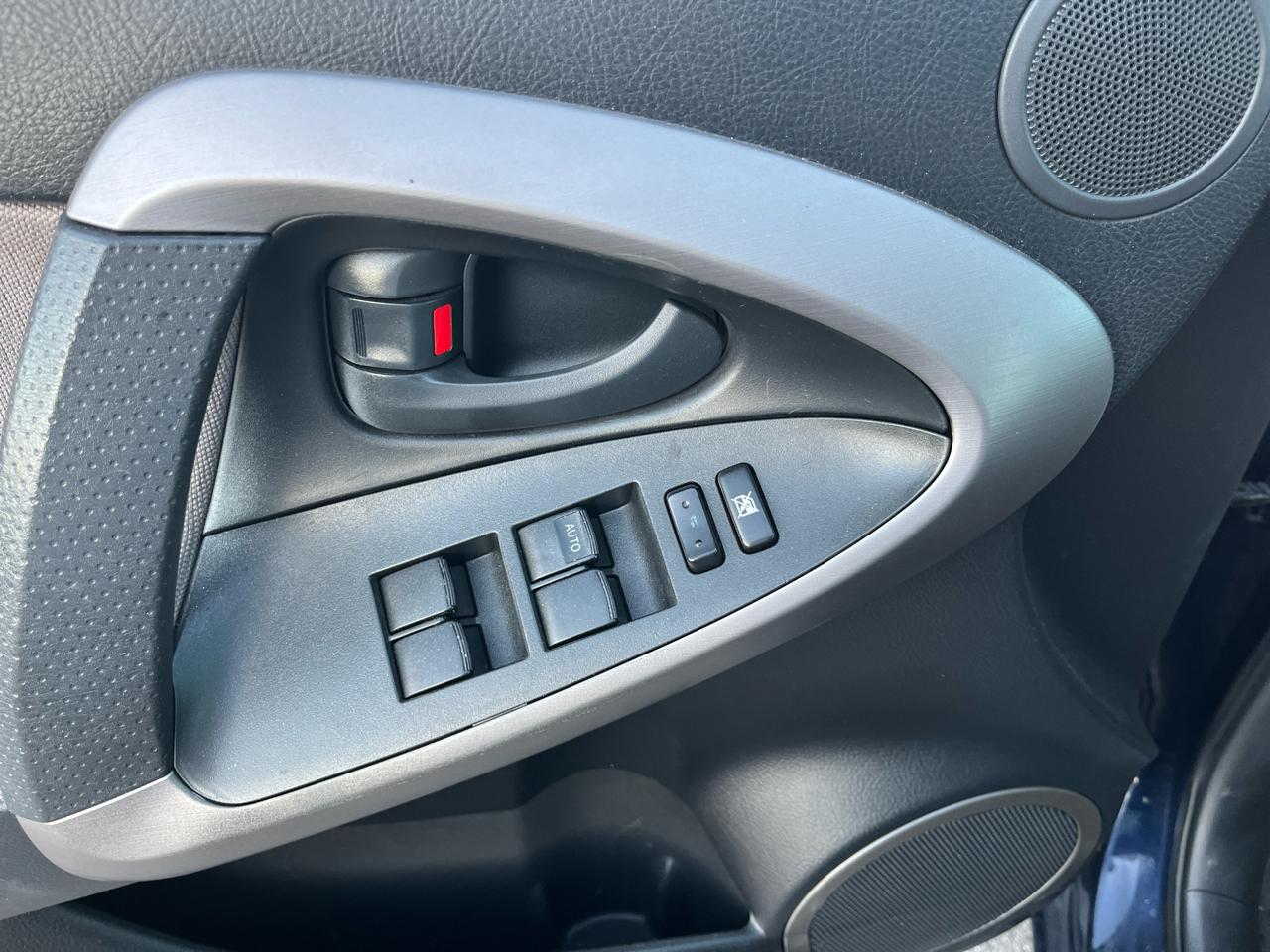 Toyota RAV4 Base I4 2WD 2007