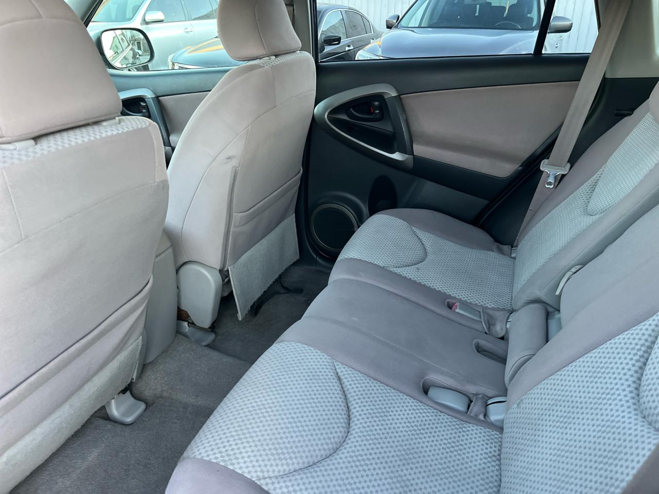 Toyota RAV4 Base I4 2WD 2007