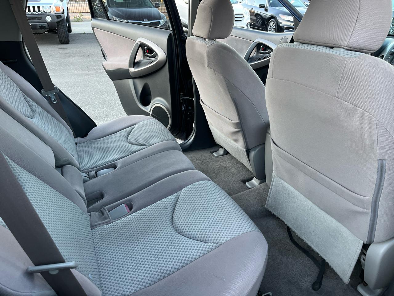 Toyota RAV4 Base I4 2WD 2007