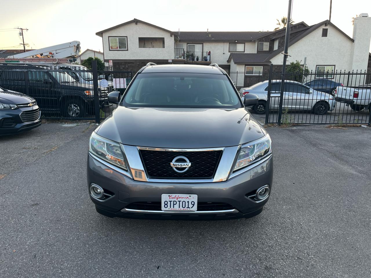 Nissan Pathfinder SV 2WD 2015