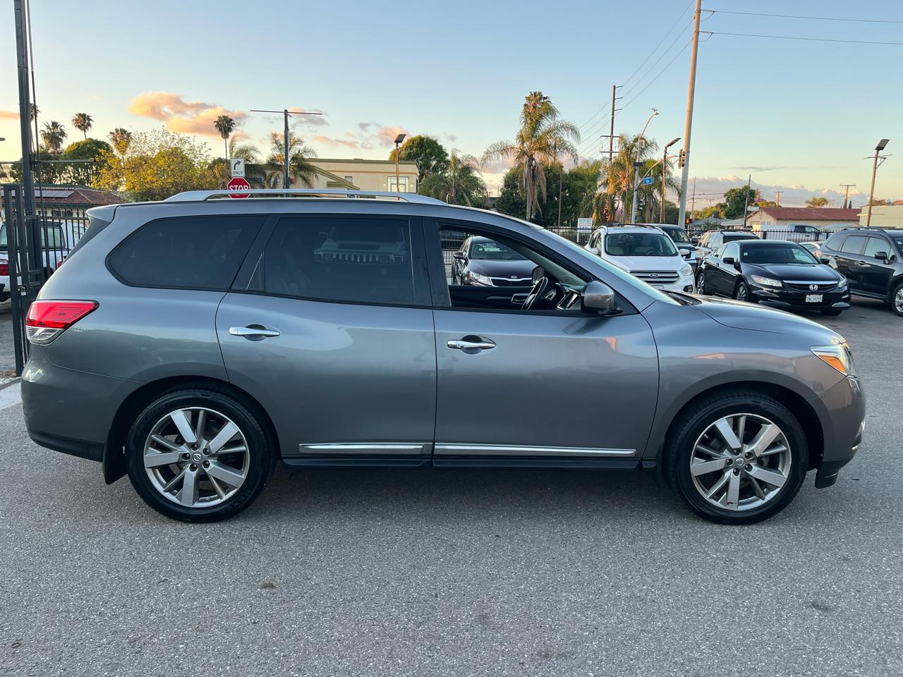 Nissan Pathfinder SV 2WD 2015