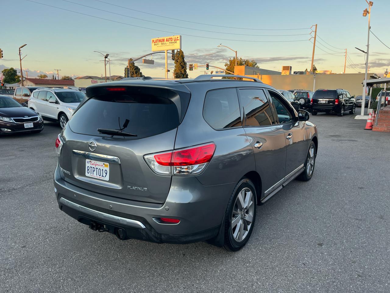 Nissan Pathfinder SV 2WD 2015