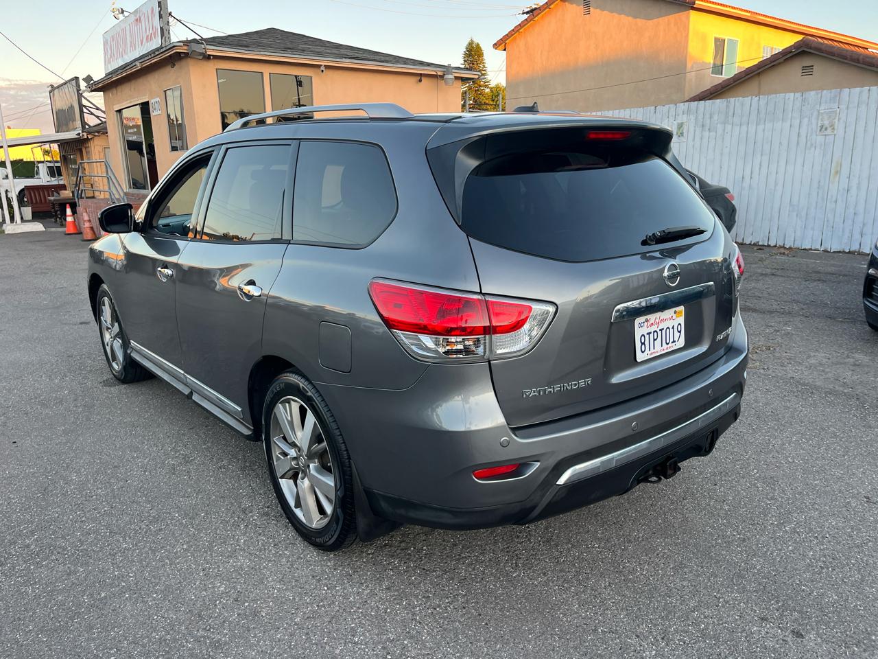 Nissan Pathfinder SV 2WD 2015