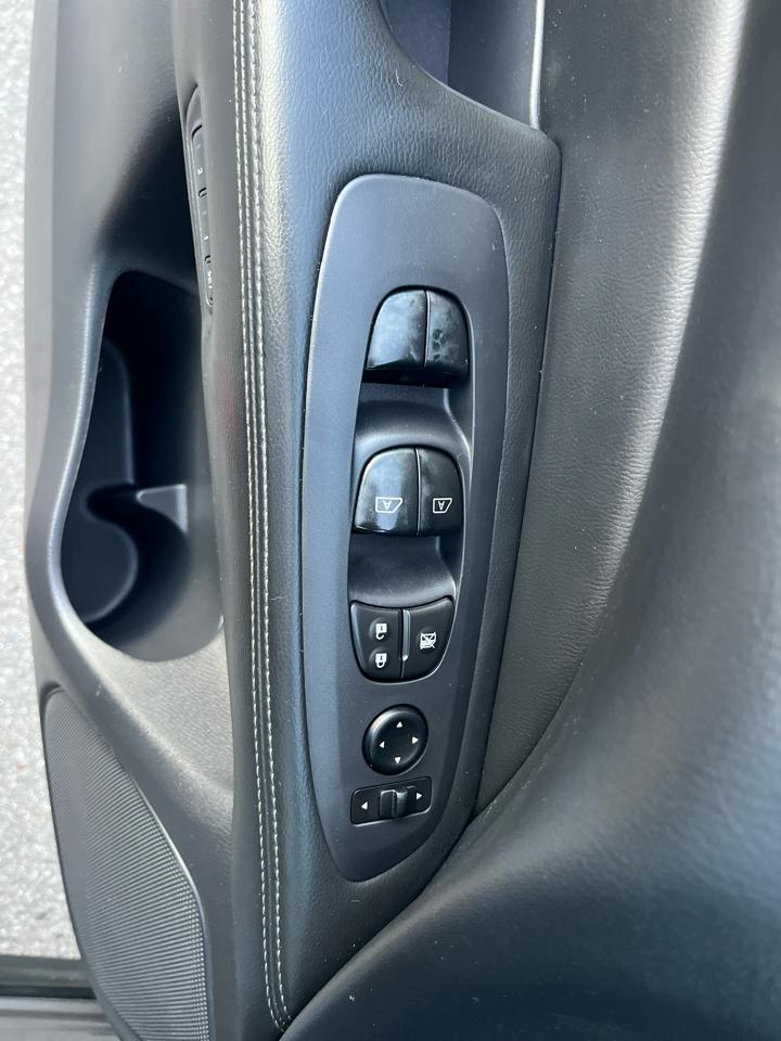 Nissan Pathfinder SV 2WD 2015