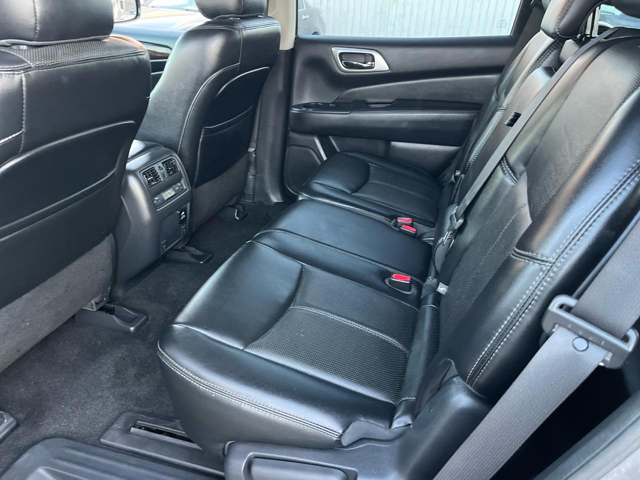 Nissan Pathfinder SV 2WD 2015