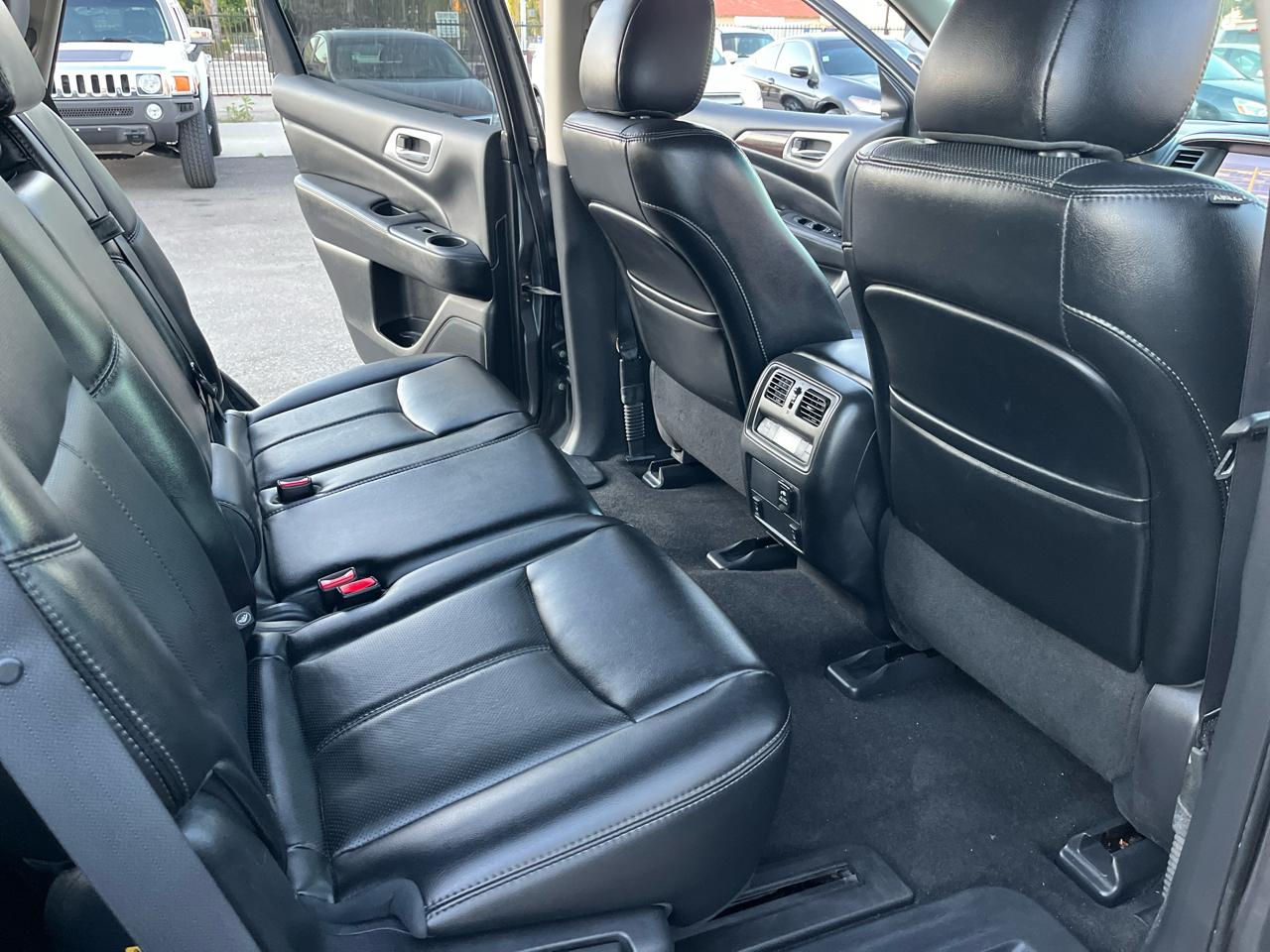 Nissan Pathfinder SV 2WD 2015