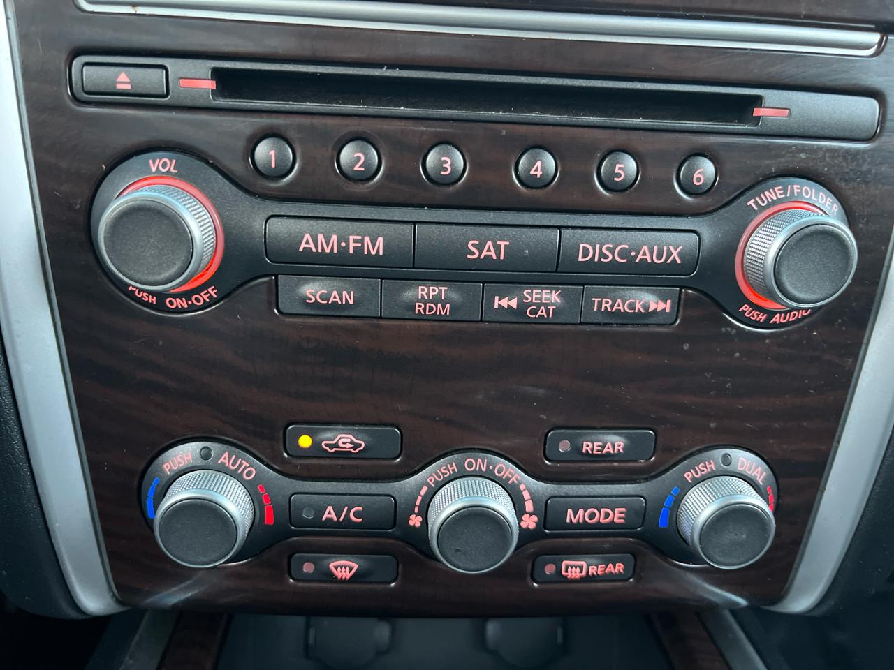 Nissan Pathfinder SV 2WD 2015