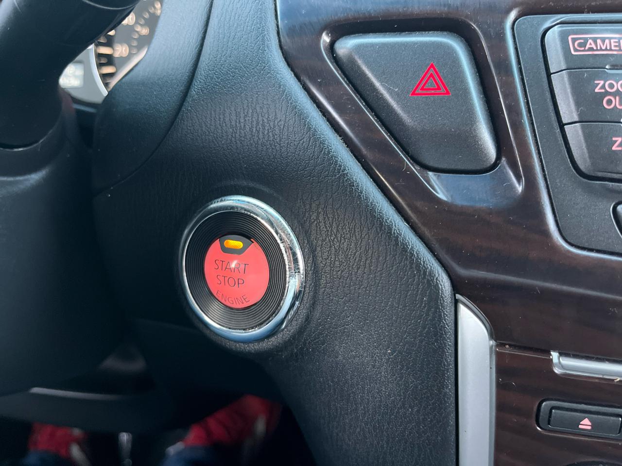 Nissan Pathfinder SV 2WD 2015