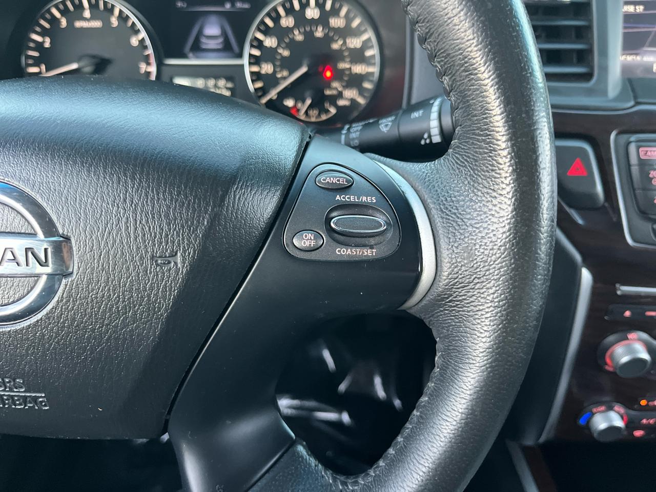 Nissan Pathfinder SV 2WD 2015