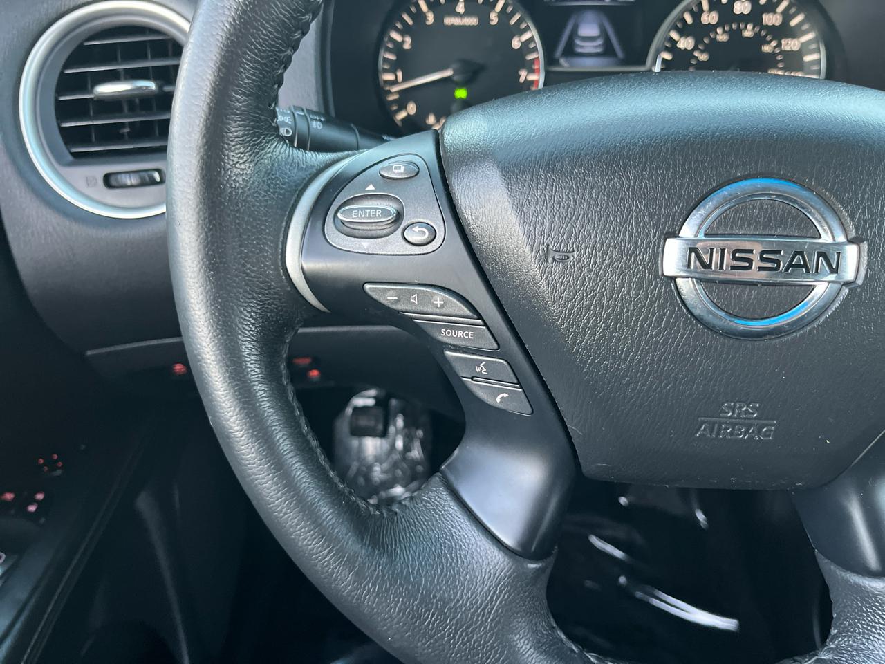 Nissan Pathfinder SV 2WD 2015