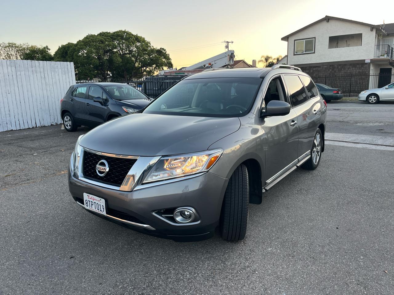 Nissan Pathfinder SV 2WD 2015
