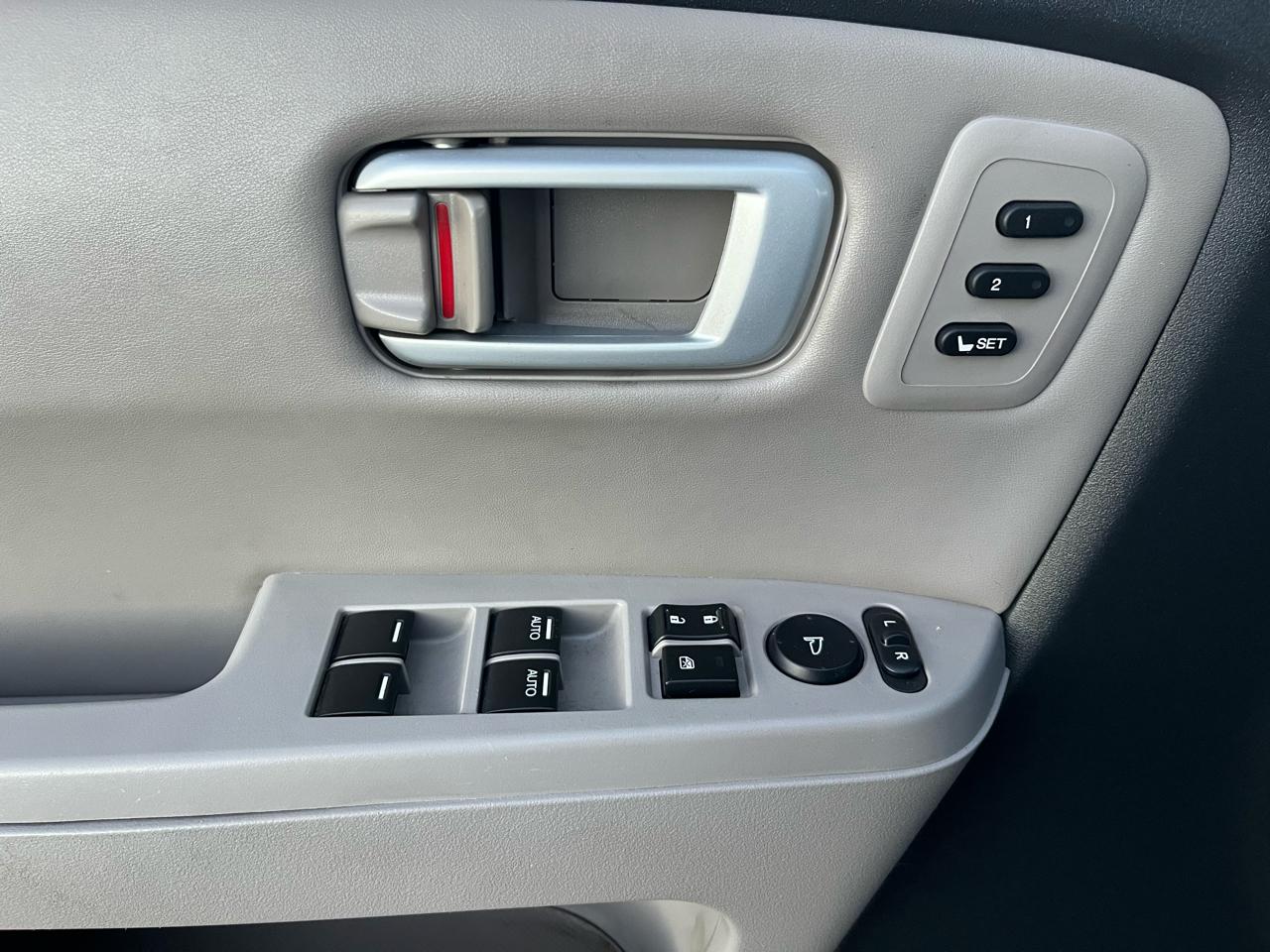 Honda Pilot Touring 2WD 5-Spd AT with DVD 2011