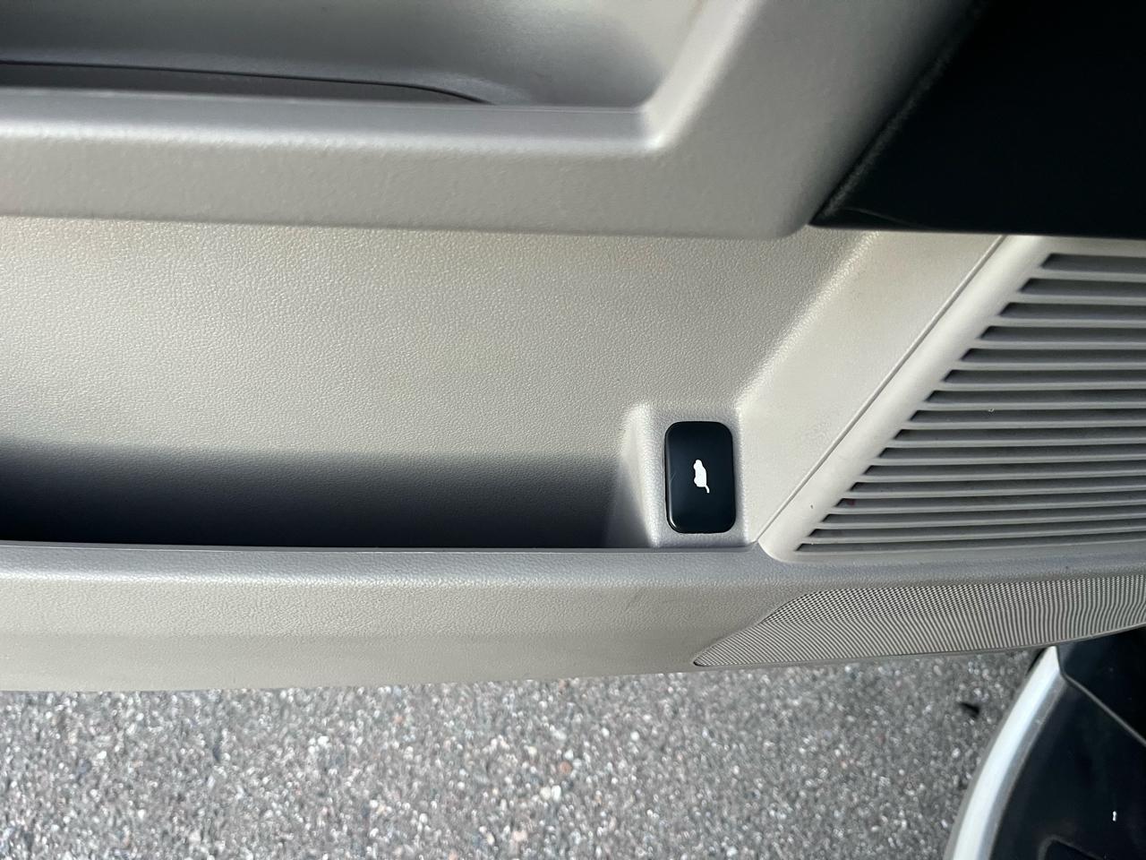 Honda Pilot Touring 2WD 5-Spd AT with DVD 2011