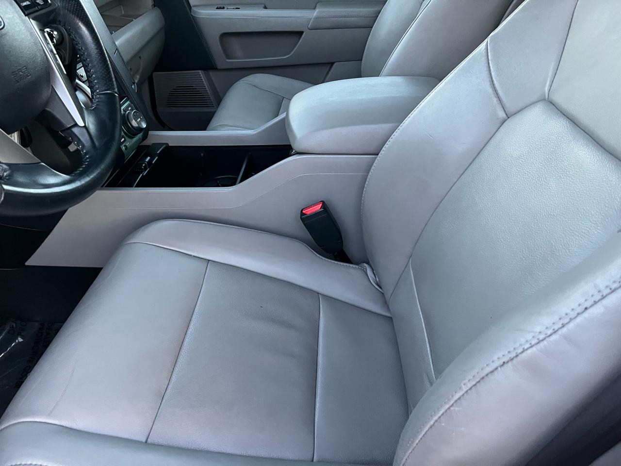 Honda Pilot Touring 2WD 5-Spd AT with DVD 2011