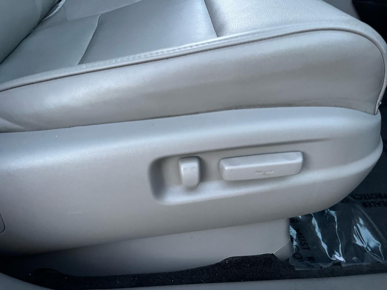 Honda Pilot Touring 2WD 5-Spd AT with DVD 2011