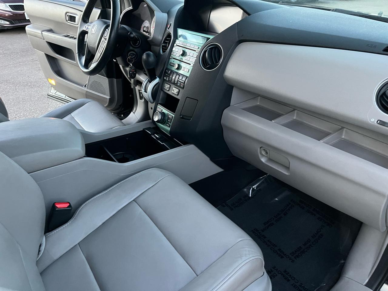 Honda Pilot Touring 2WD 5-Spd AT with DVD 2011