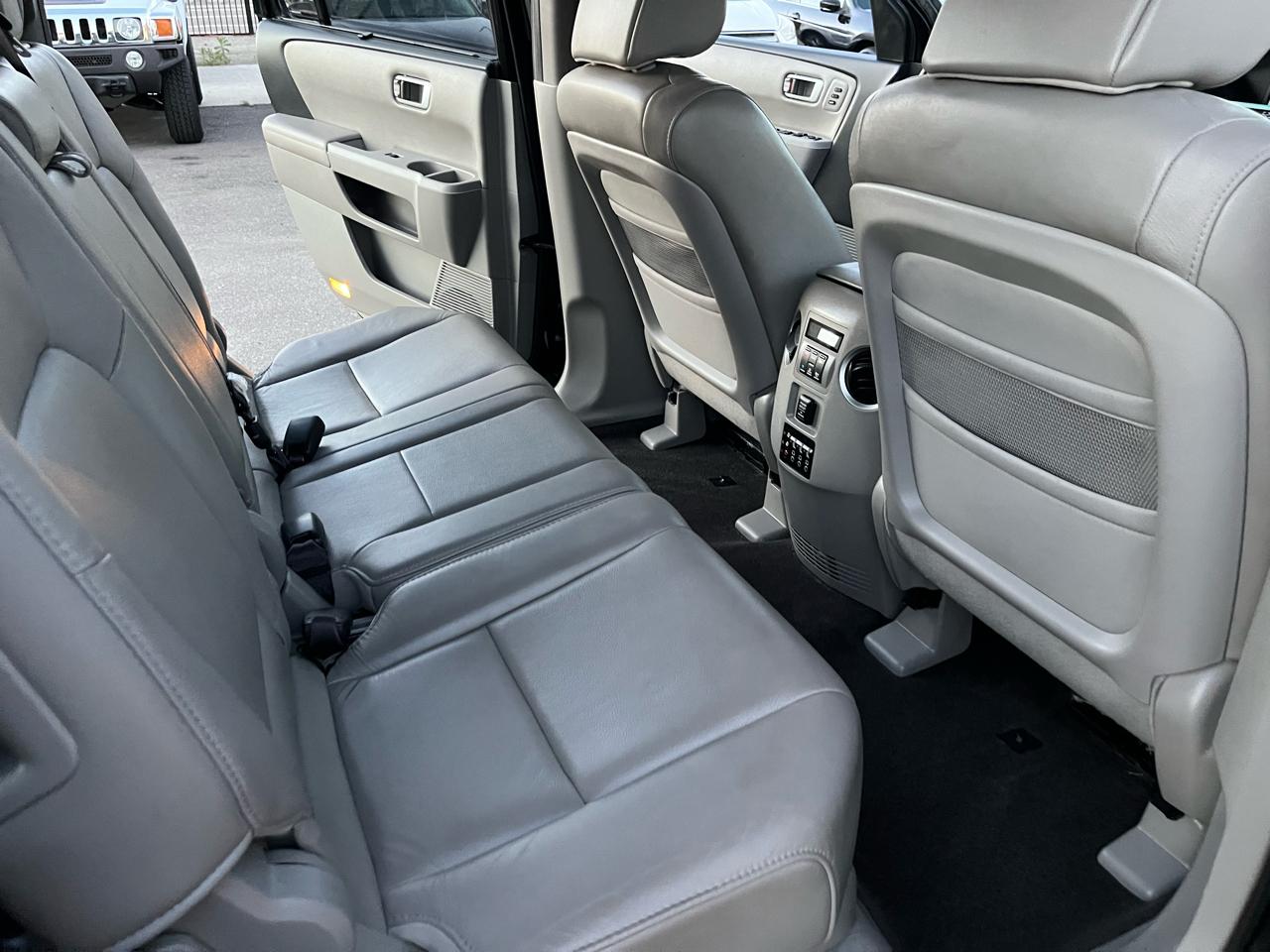 Honda Pilot Touring 2WD 5-Spd AT with DVD 2011