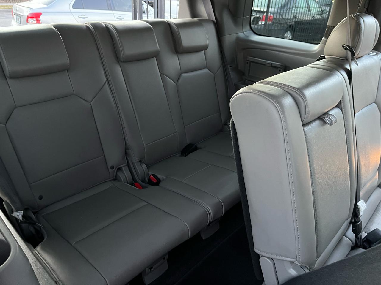 Honda Pilot Touring 2WD 5-Spd AT with DVD 2011