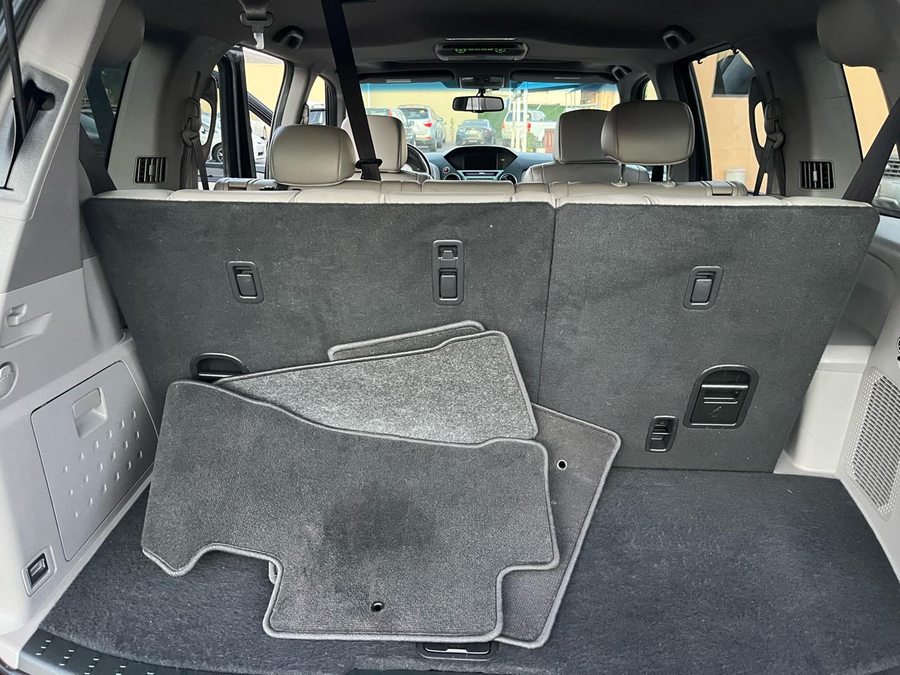 Honda Pilot Touring 2WD 5-Spd AT with DVD 2011