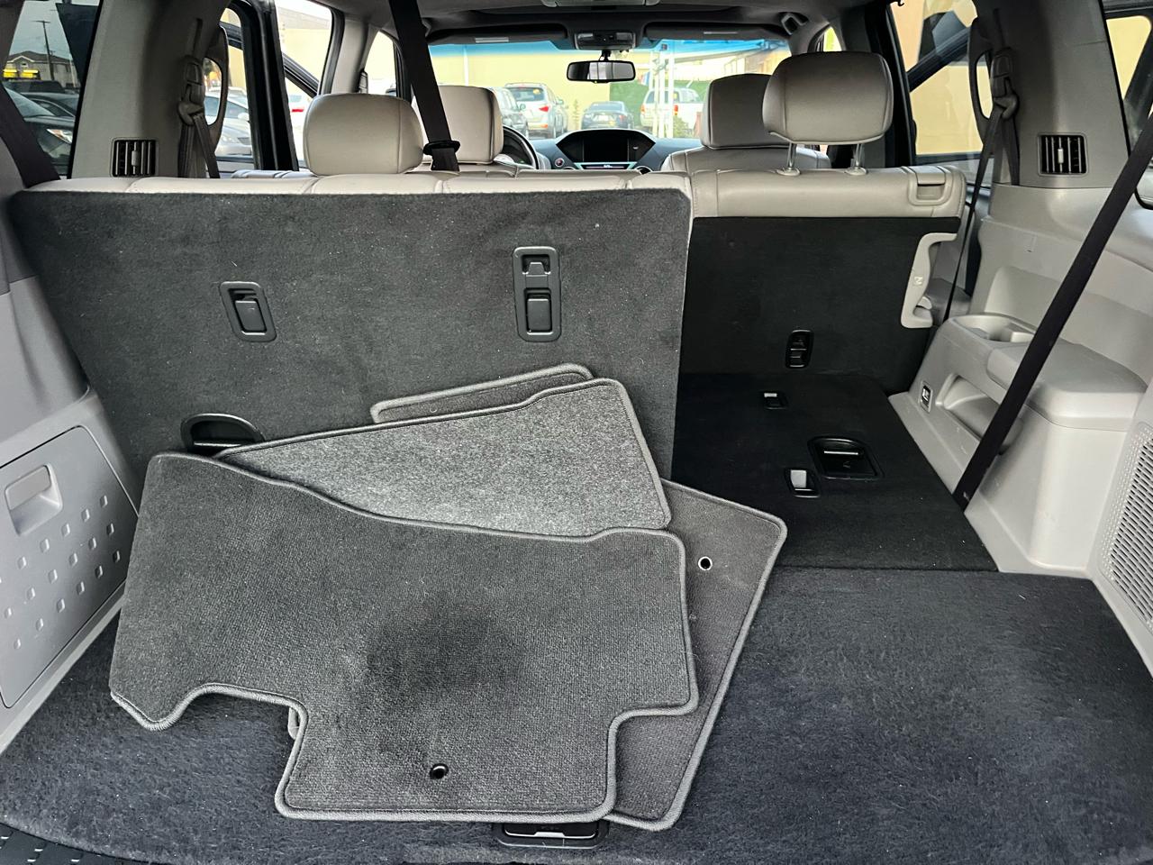 Honda Pilot Touring 2WD 5-Spd AT with DVD 2011