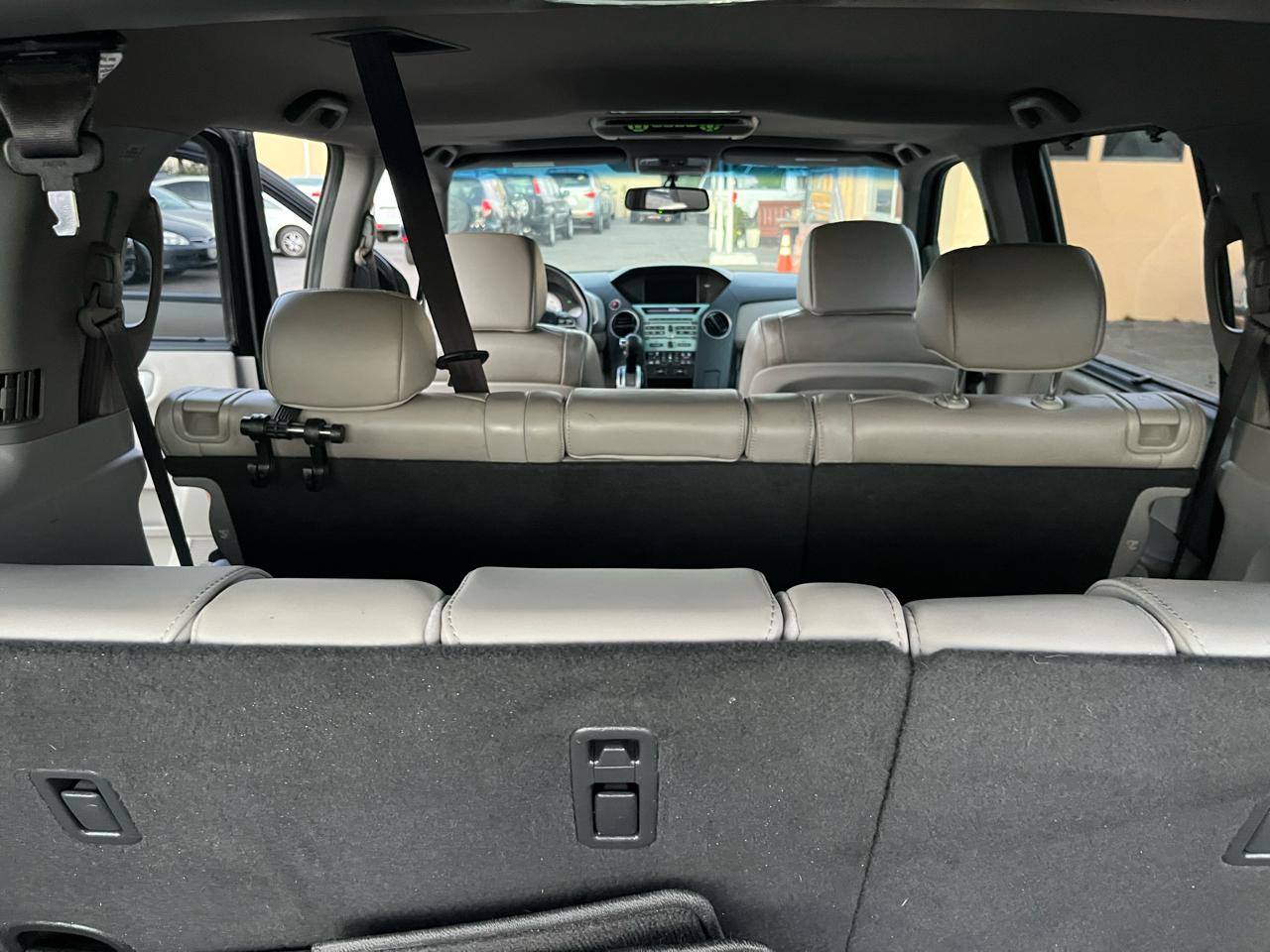 Honda Pilot Touring 2WD 5-Spd AT with DVD 2011