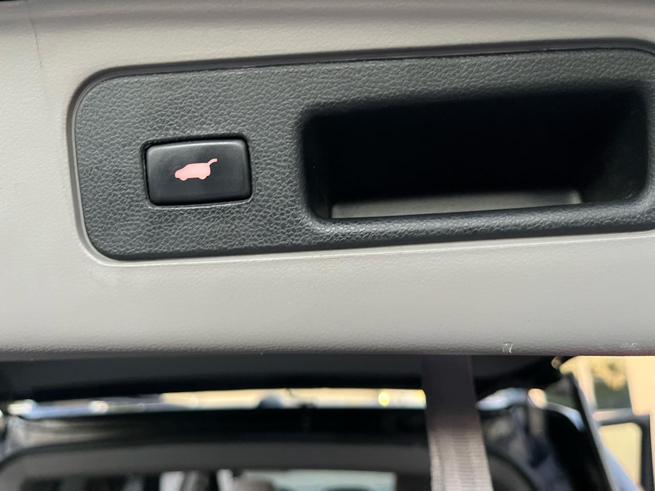 Honda Pilot Touring 2WD 5-Spd AT with DVD 2011