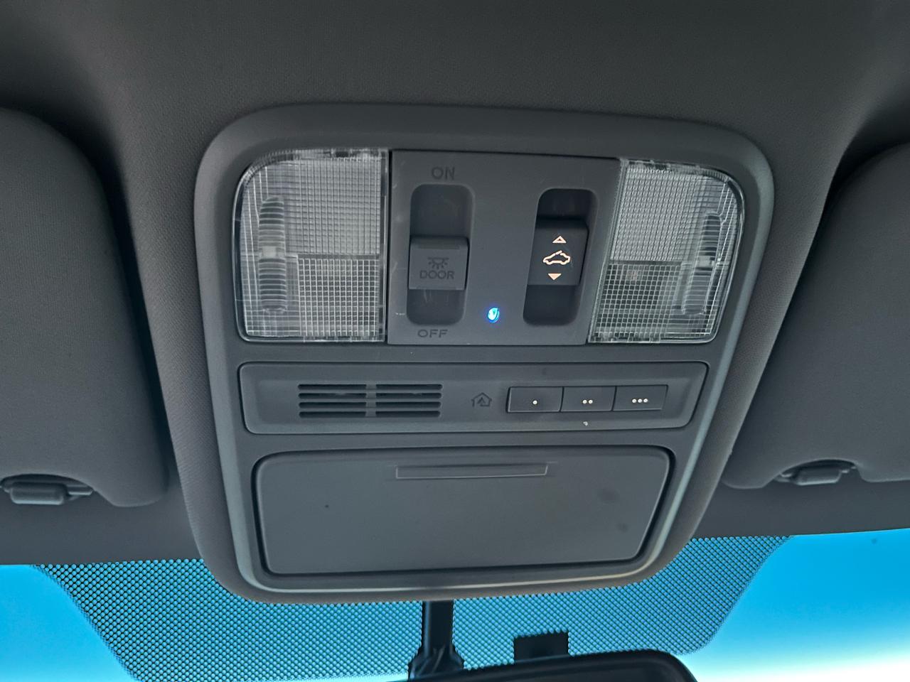 Honda Pilot Touring 2WD 5-Spd AT with DVD 2011