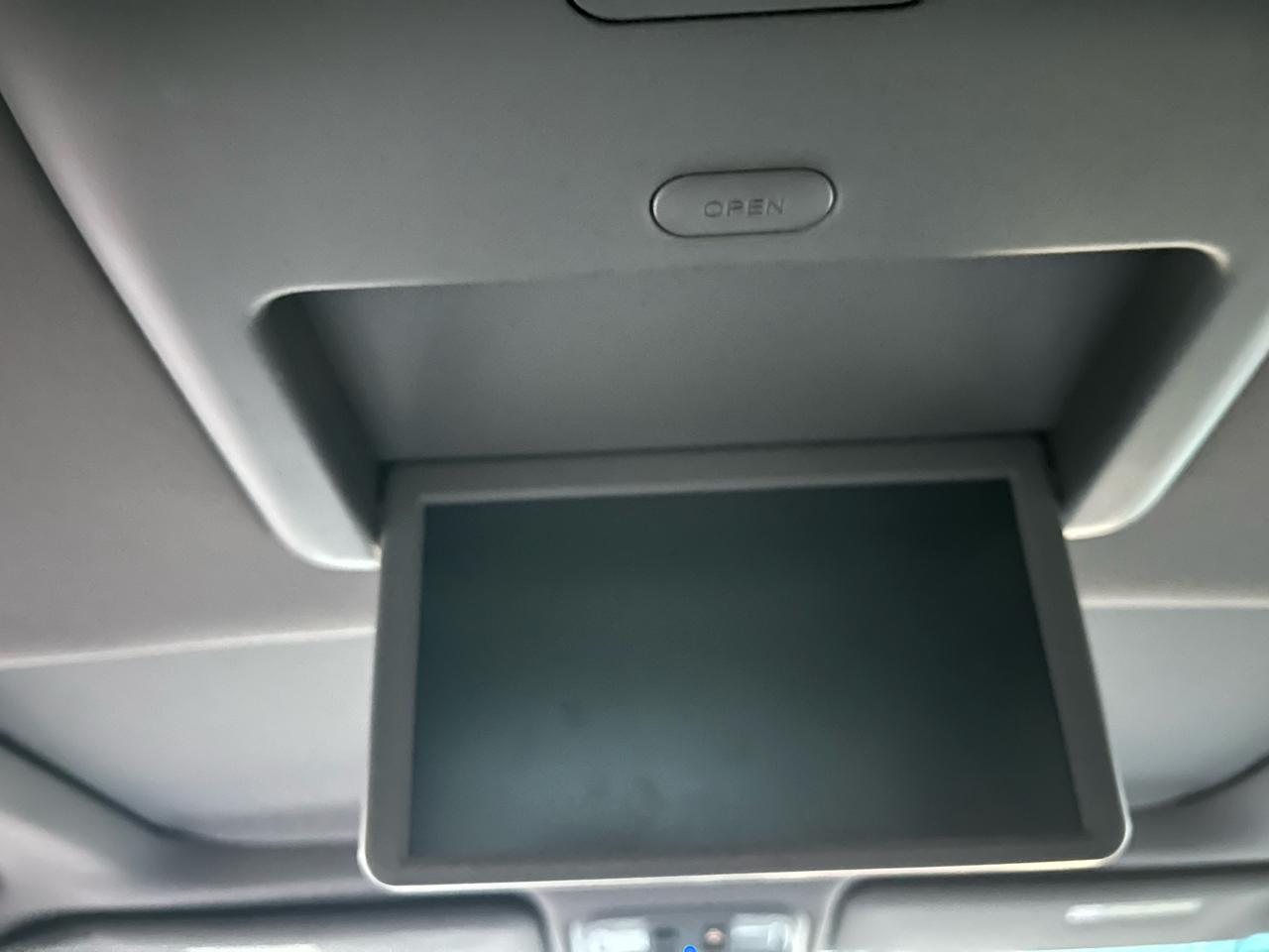 Honda Pilot Touring 2WD 5-Spd AT with DVD 2011