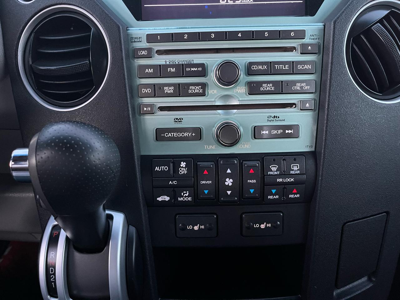 Honda Pilot Touring 2WD 5-Spd AT with DVD 2011