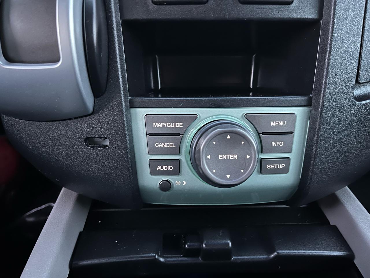 Honda Pilot Touring 2WD 5-Spd AT with DVD 2011