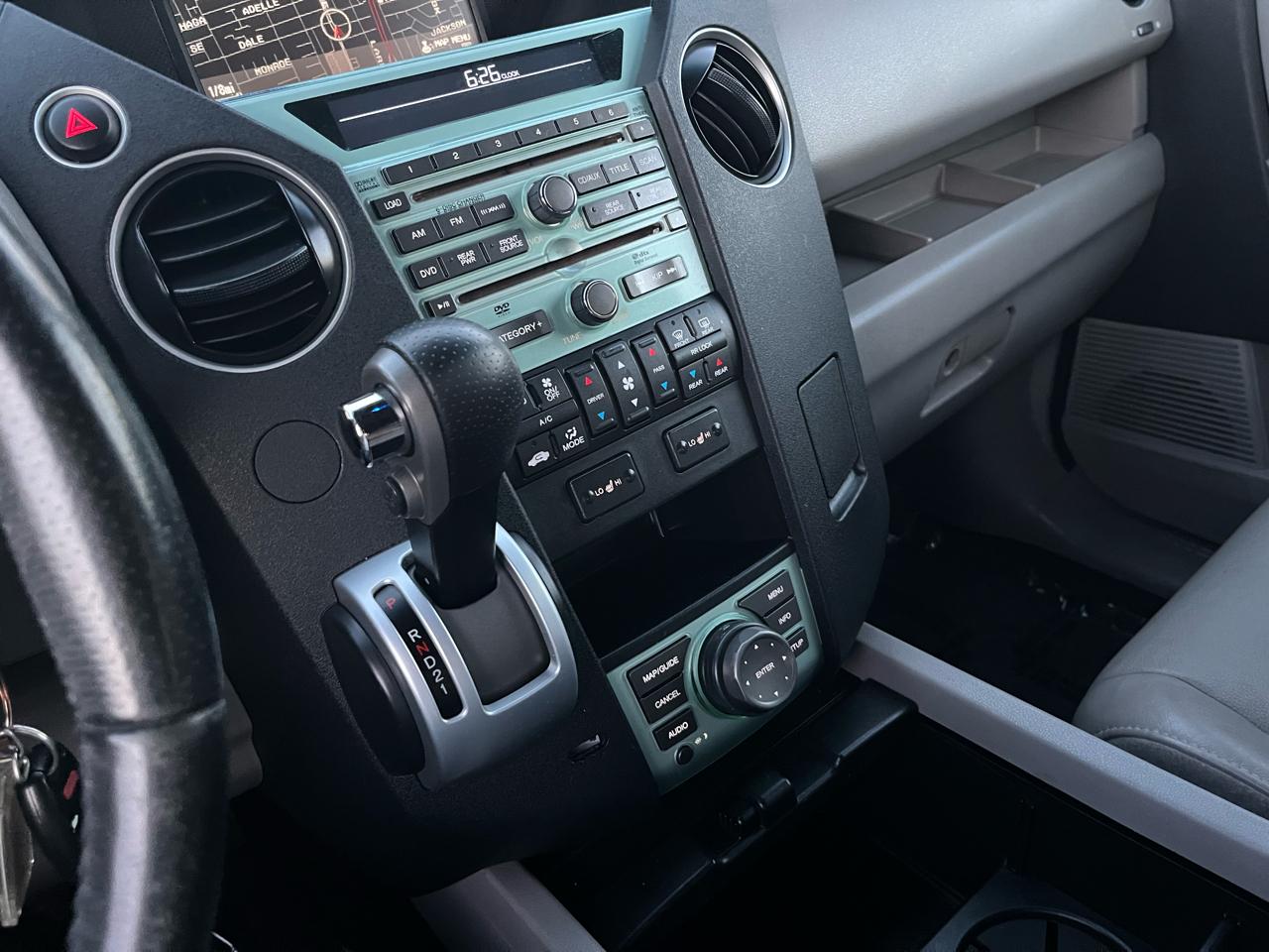 Honda Pilot Touring 2WD 5-Spd AT with DVD 2011