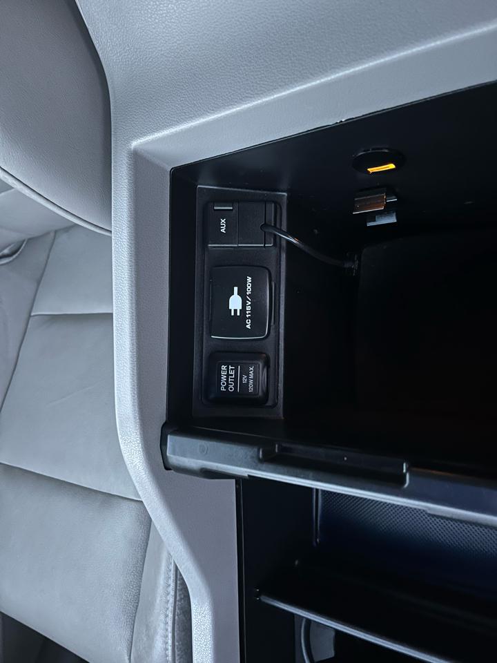 Honda Pilot Touring 2WD 5-Spd AT with DVD 2011