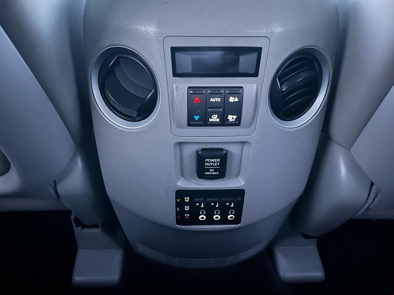 Honda Pilot Touring 2WD 5-Spd AT with DVD 2011