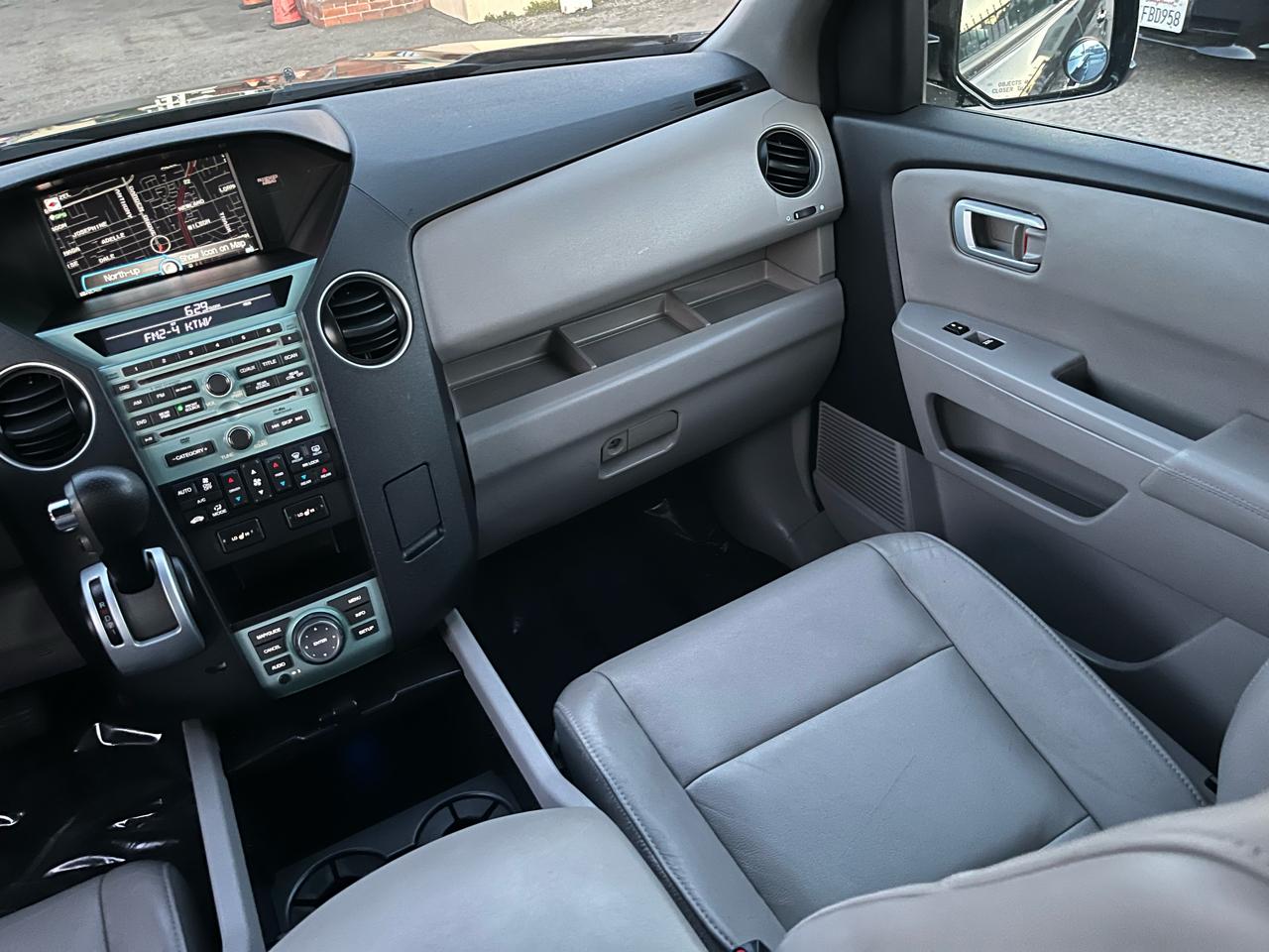 Honda Pilot Touring 2WD 5-Spd AT with DVD 2011