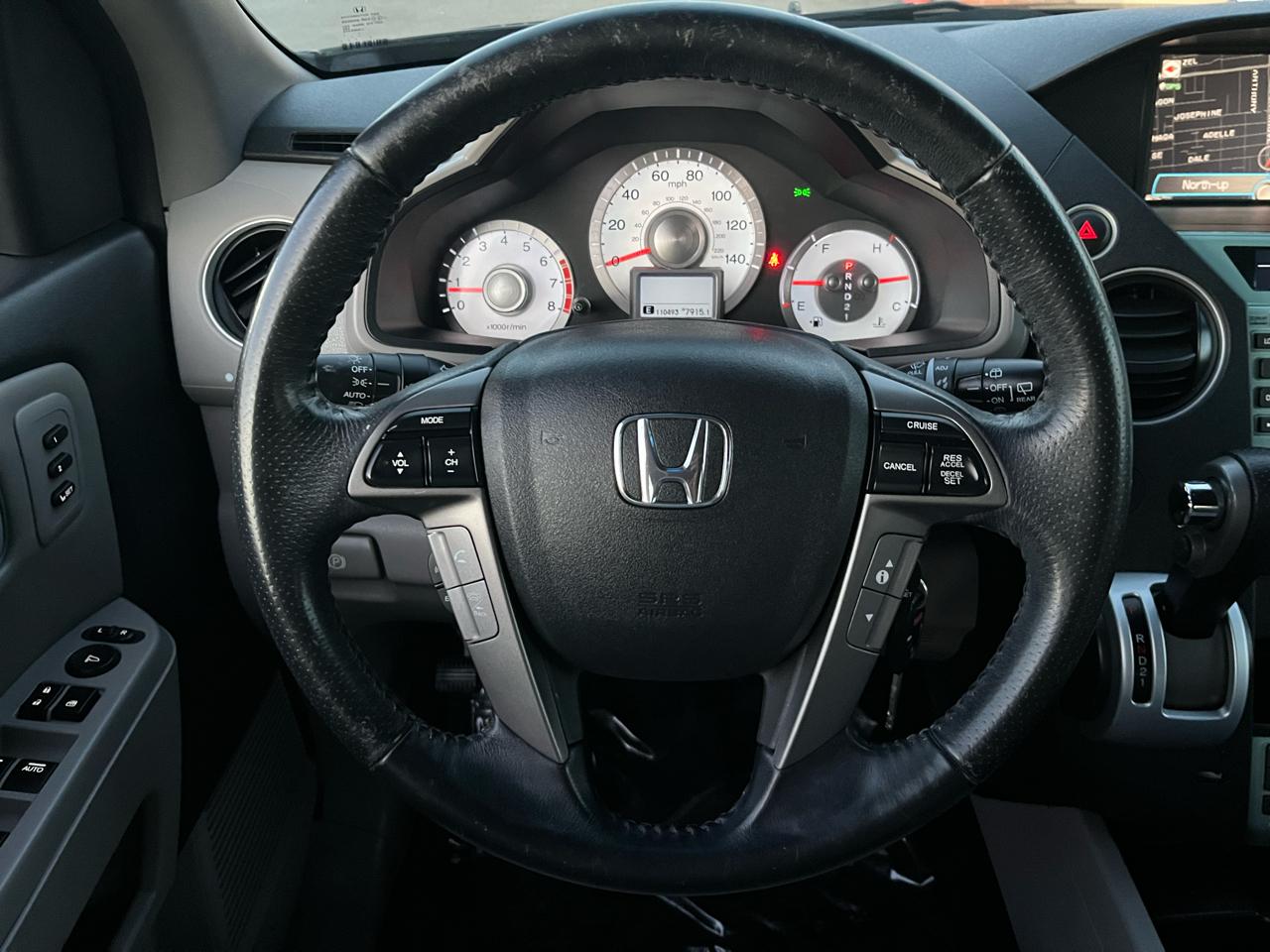 Honda Pilot Touring 2WD 5-Spd AT with DVD 2011