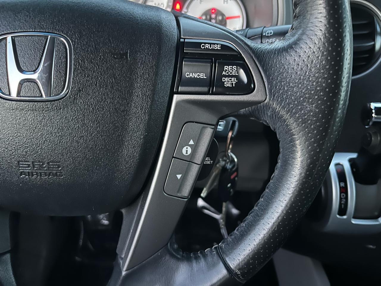 Honda Pilot Touring 2WD 5-Spd AT with DVD 2011