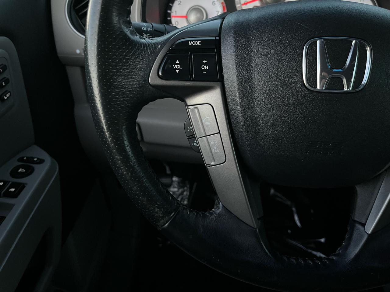 Honda Pilot Touring 2WD 5-Spd AT with DVD 2011