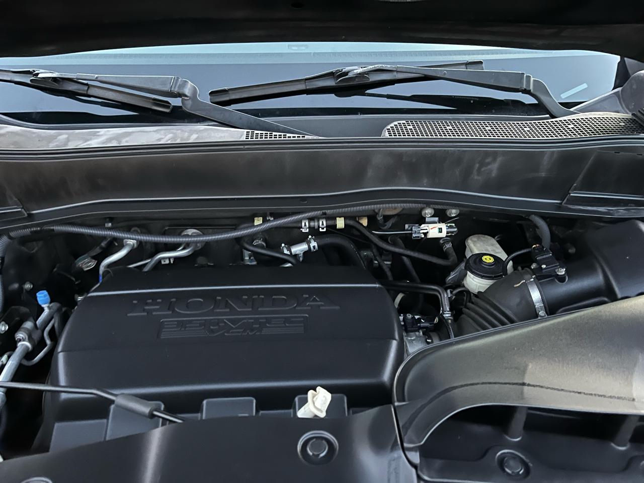 Honda Pilot Touring 2WD 5-Spd AT with DVD 2011