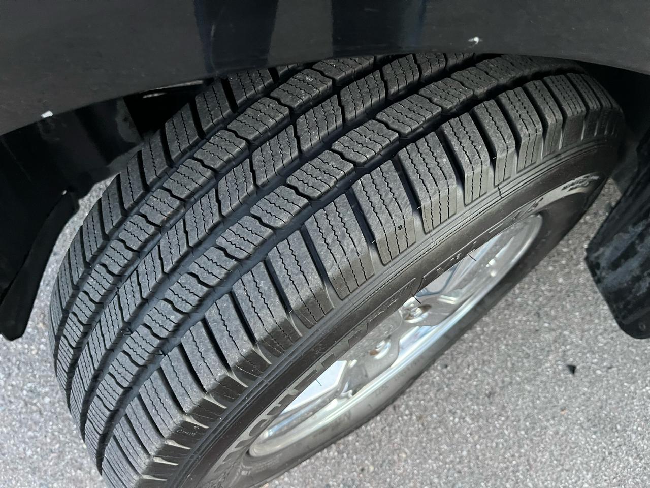 Honda Pilot Touring 2WD 5-Spd AT with DVD 2011