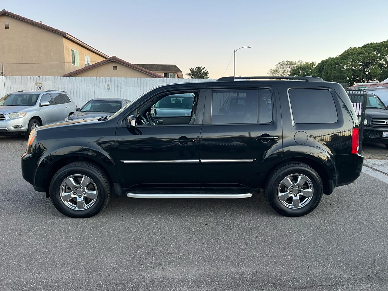 Honda Pilot Touring 2WD 5-Spd AT with DVD 2011