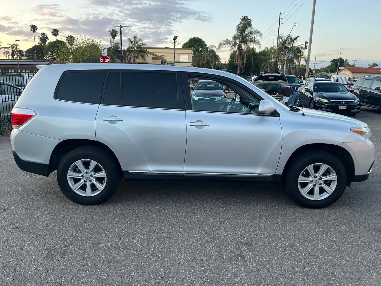 Toyota Highlander Base 2WD I4 2012