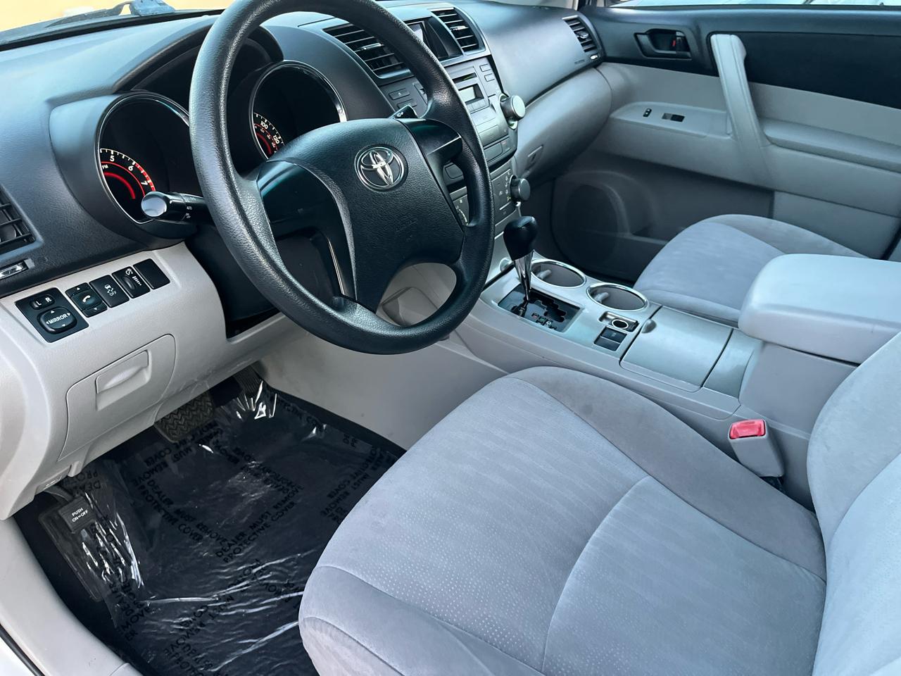 Toyota Highlander Base 2WD I4 2012