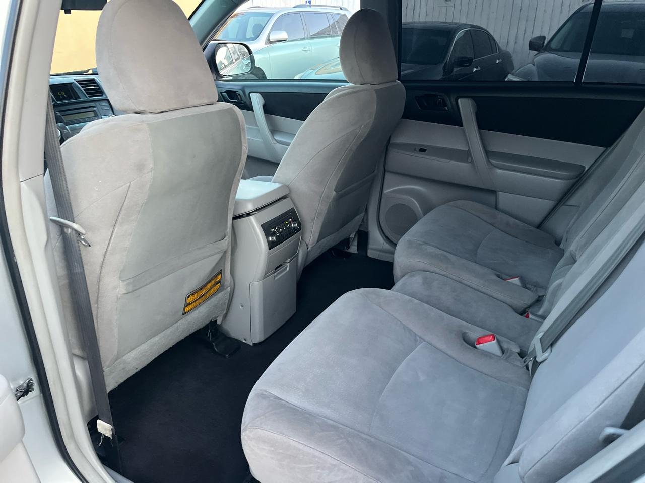 Toyota Highlander Base 2WD I4 2012