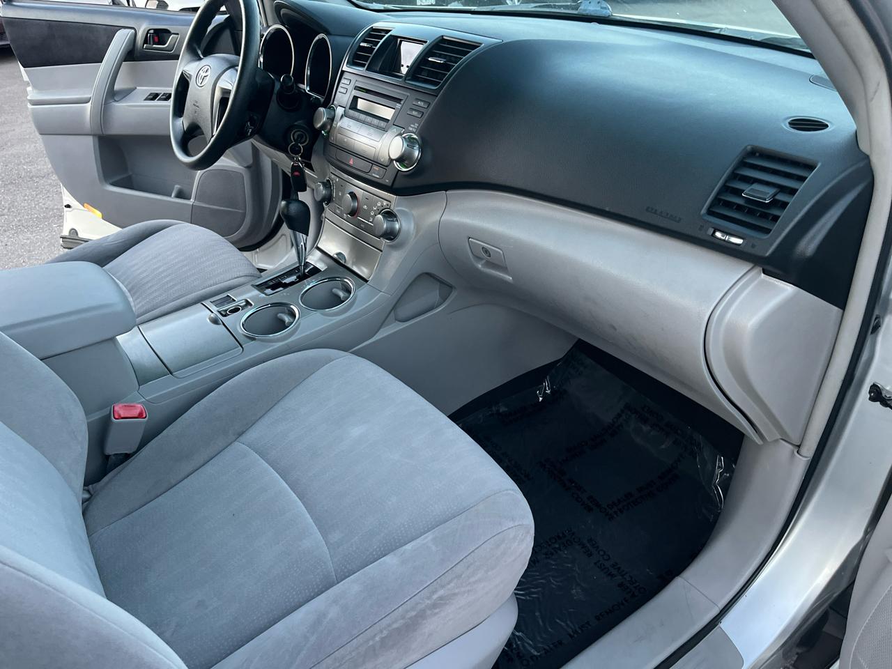 Toyota Highlander Base 2WD I4 2012