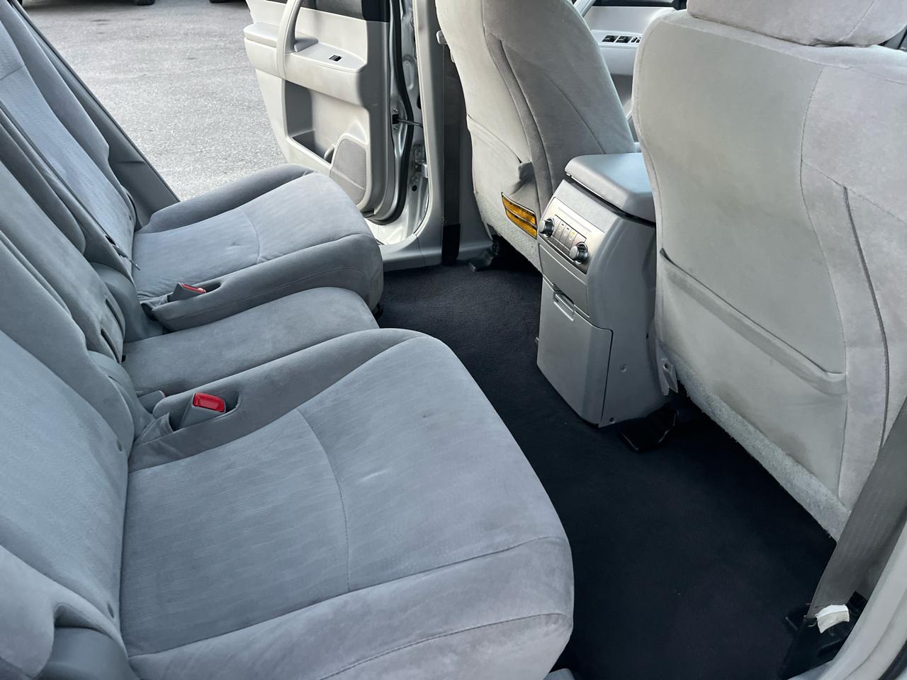 Toyota Highlander Base 2WD I4 2012