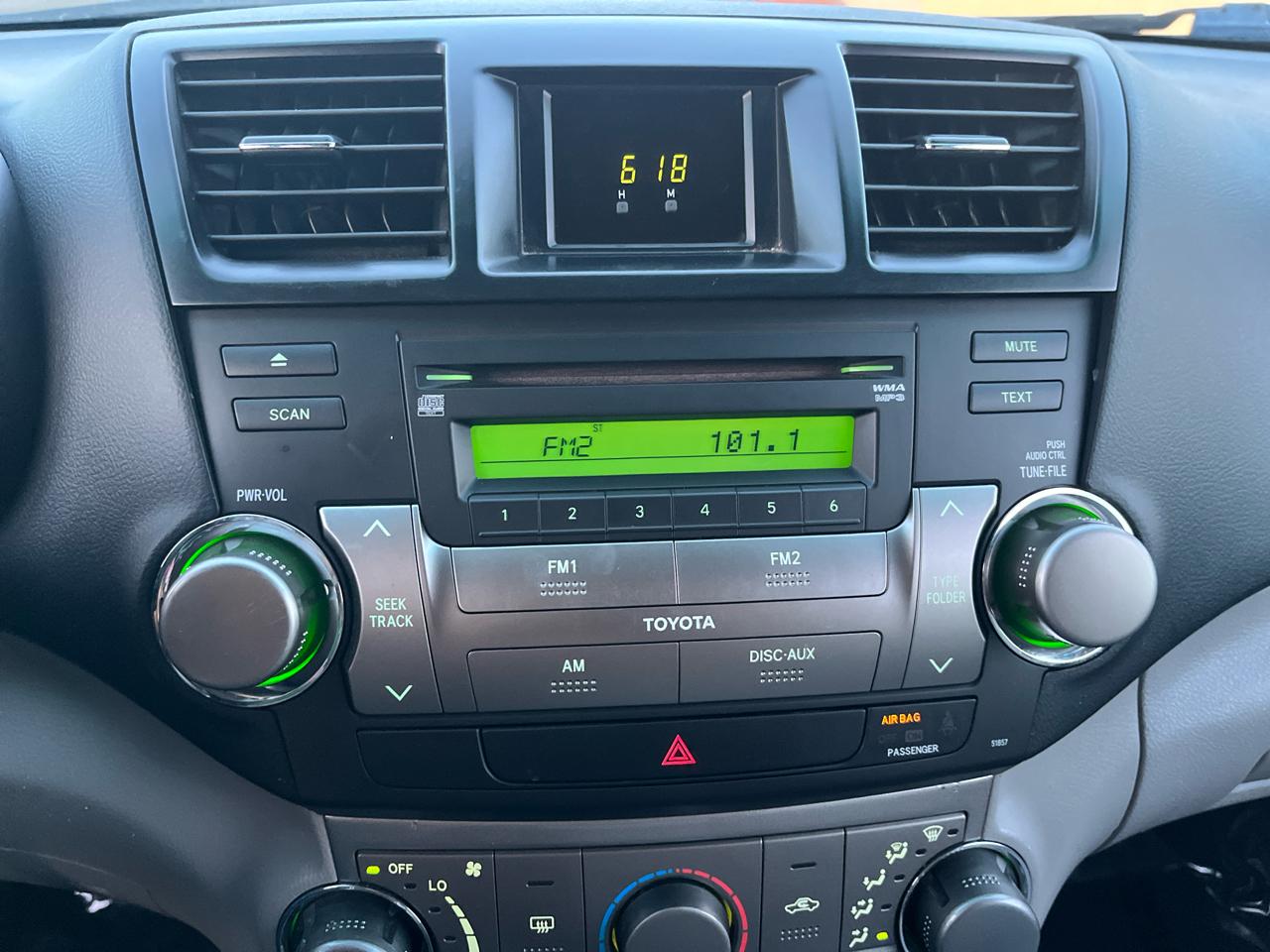 Toyota Highlander Base 2WD I4 2012