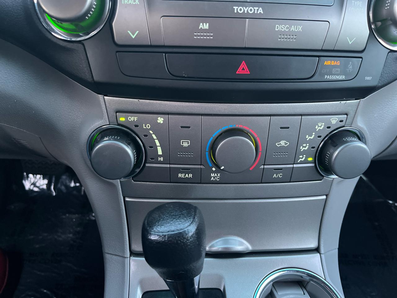 Toyota Highlander Base 2WD I4 2012